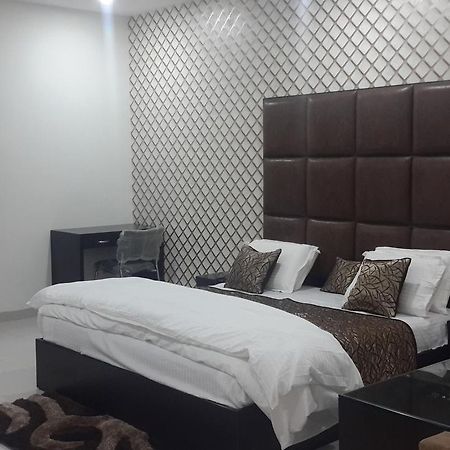 Hotel Mandakini Lush Kanpur Exterior foto