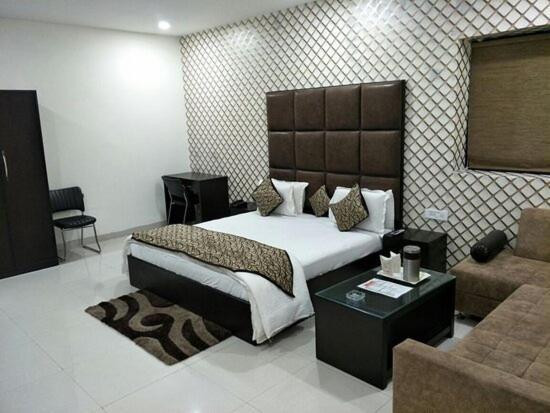 Hotel Mandakini Lush Kanpur Exterior foto