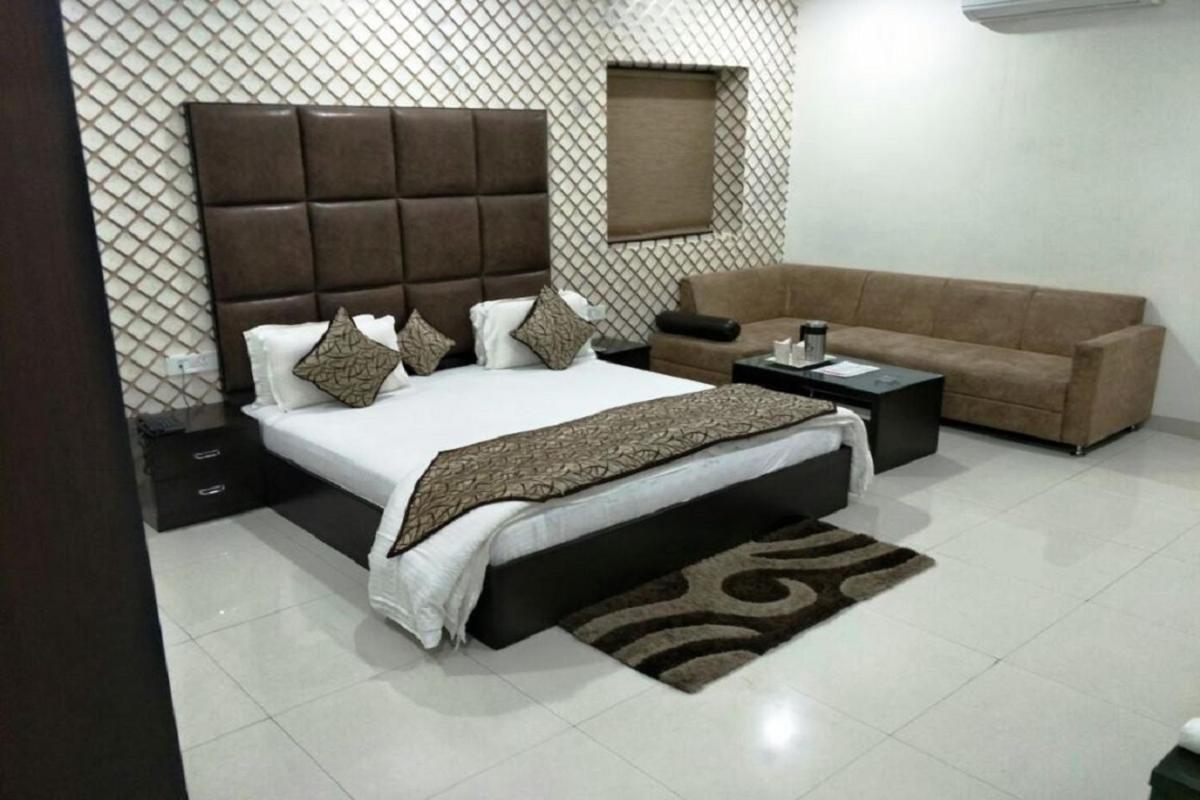Hotel Mandakini Lush Kanpur Exterior foto