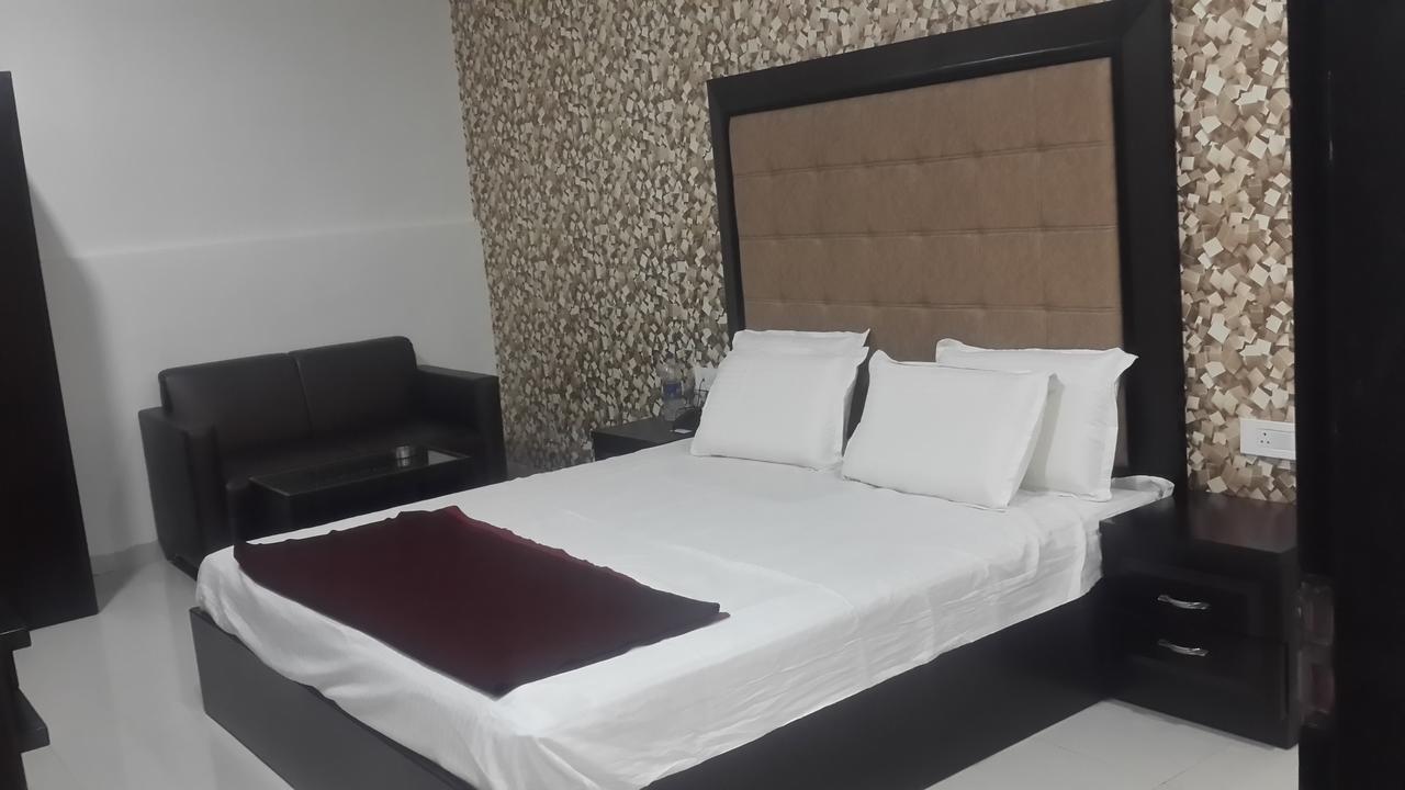 Hotel Mandakini Lush Kanpur Exterior foto