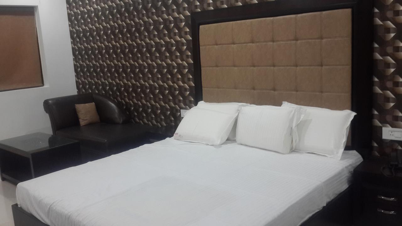 Hotel Mandakini Lush Kanpur Exterior foto