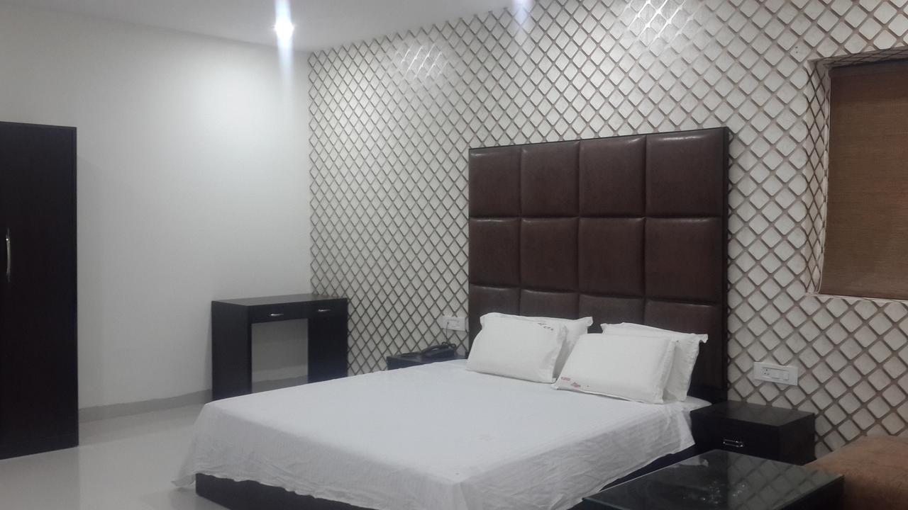 Hotel Mandakini Lush Kanpur Exterior foto