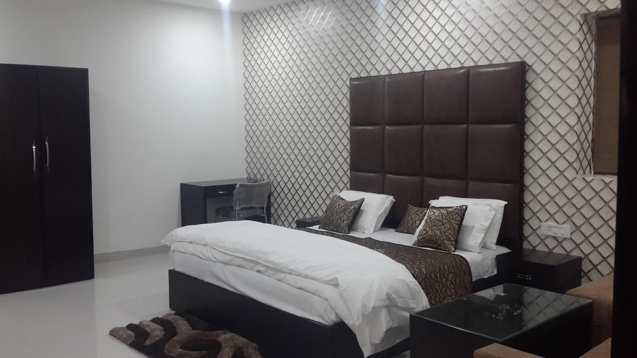 Hotel Mandakini Lush Kanpur Exterior foto
