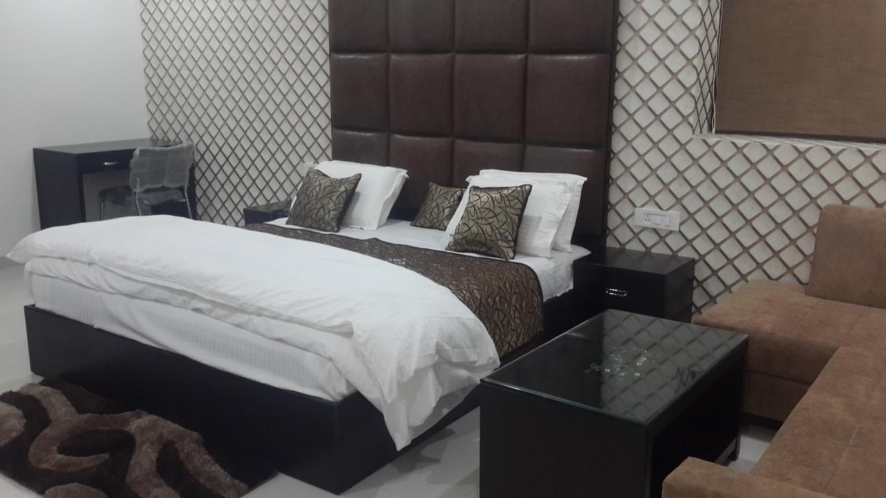 Hotel Mandakini Lush Kanpur Exterior foto