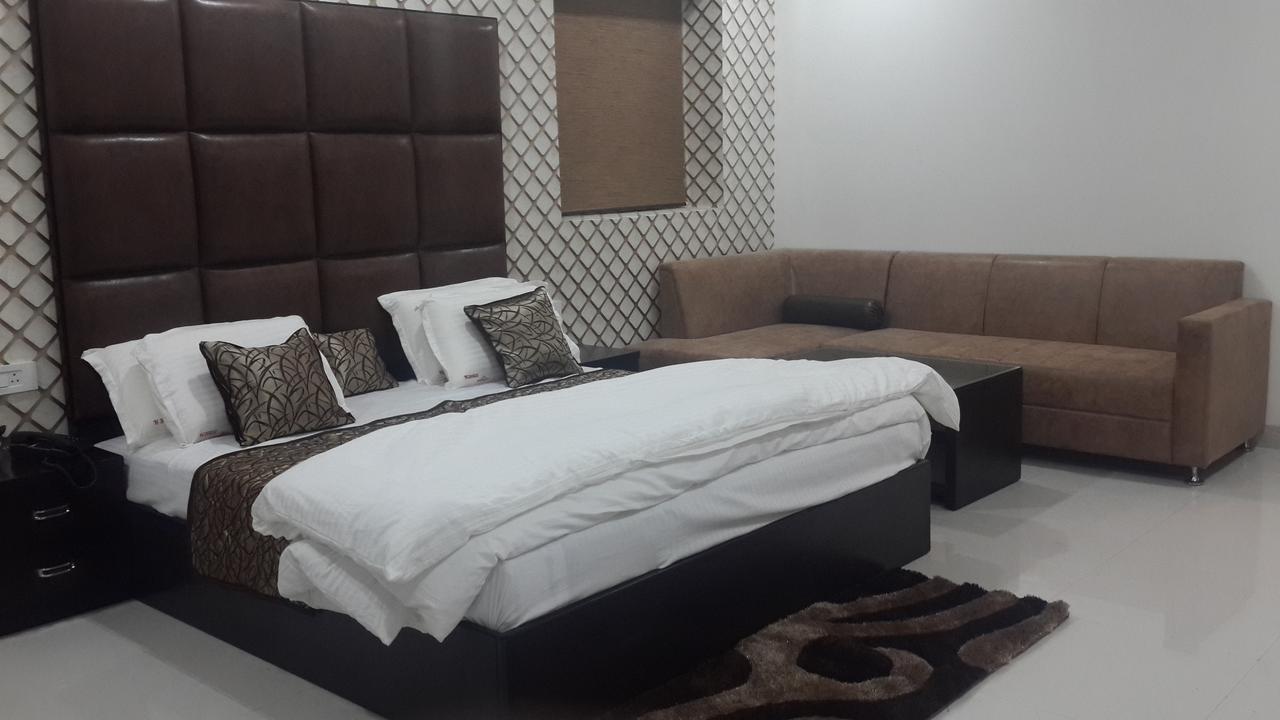 Hotel Mandakini Lush Kanpur Exterior foto