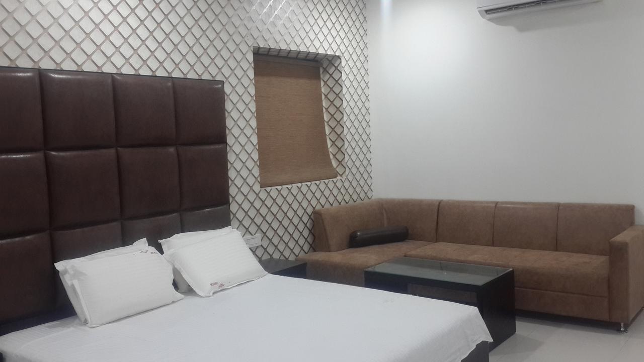Hotel Mandakini Lush Kanpur Exterior foto